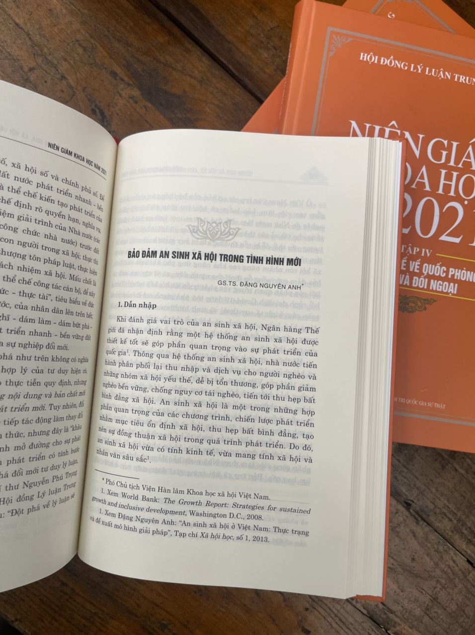 (Boxset trọn bộ 4 tập, bìa cứng) NIÊN GIÁM KHOA HỌC NĂM 2021:Tập I - Những vấn đề về chính trị; Tập II - Những vấn đề về kinh tế; Tập III - Những vấn đề về văn hóa, xã hội và con người; Tập IV - Những vấn đề về qu.ố.c p.h.ò.n.g, an ninh và đối ngoại