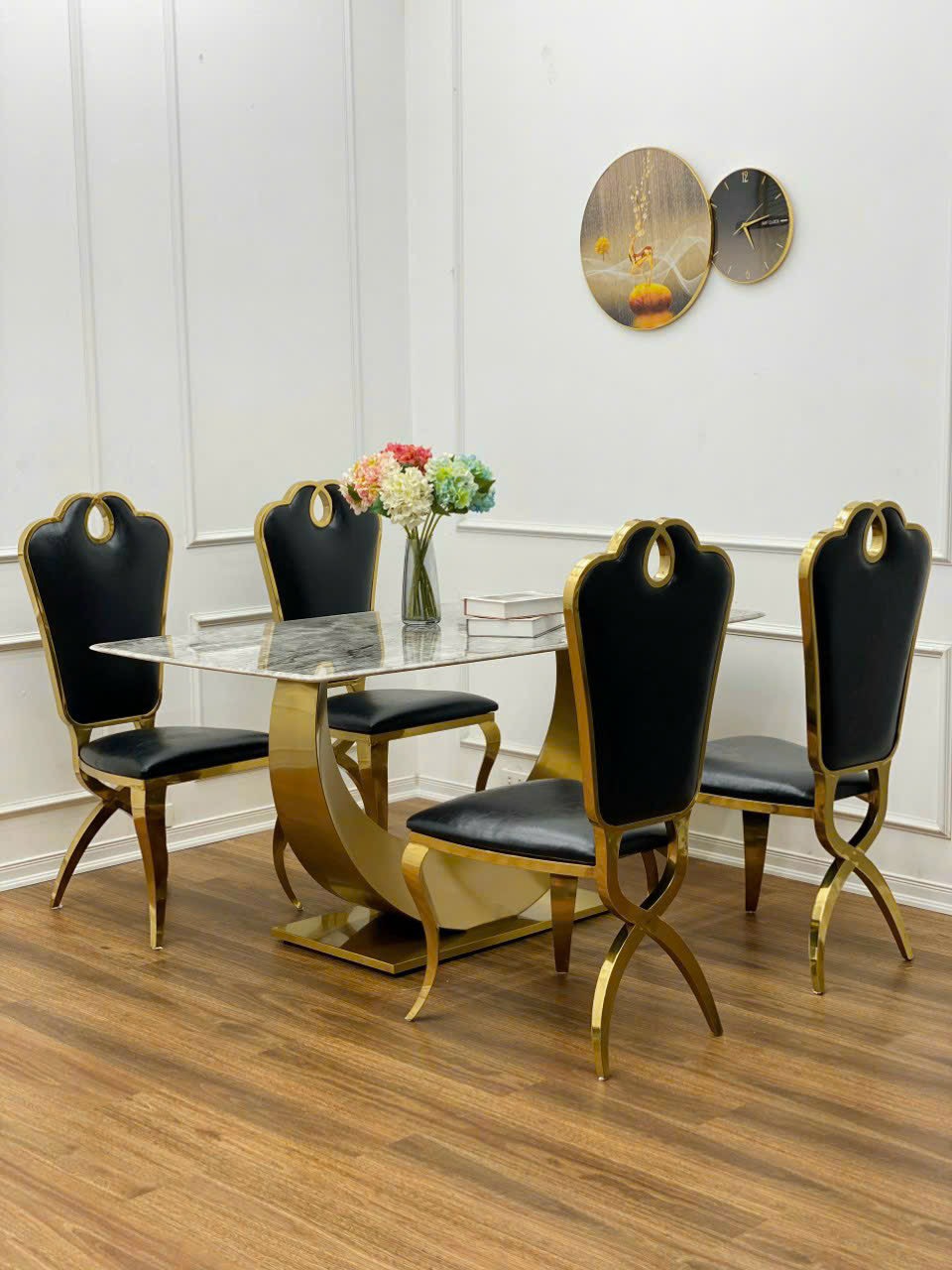 Bộ bàn ăn Juno Sofa khung cánh cung mạ PVD 1m6, ghế Queen 4 cái kèm theo và mặt đá chất lượng