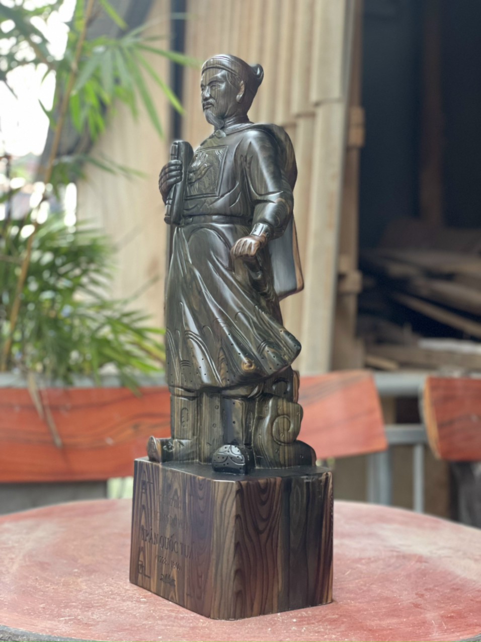 Tượng trạm khắc trần quốc tuấn ( Trần hưng đạo vương ) Bằng gỗ mun hoa kt cao 60×20×16cm