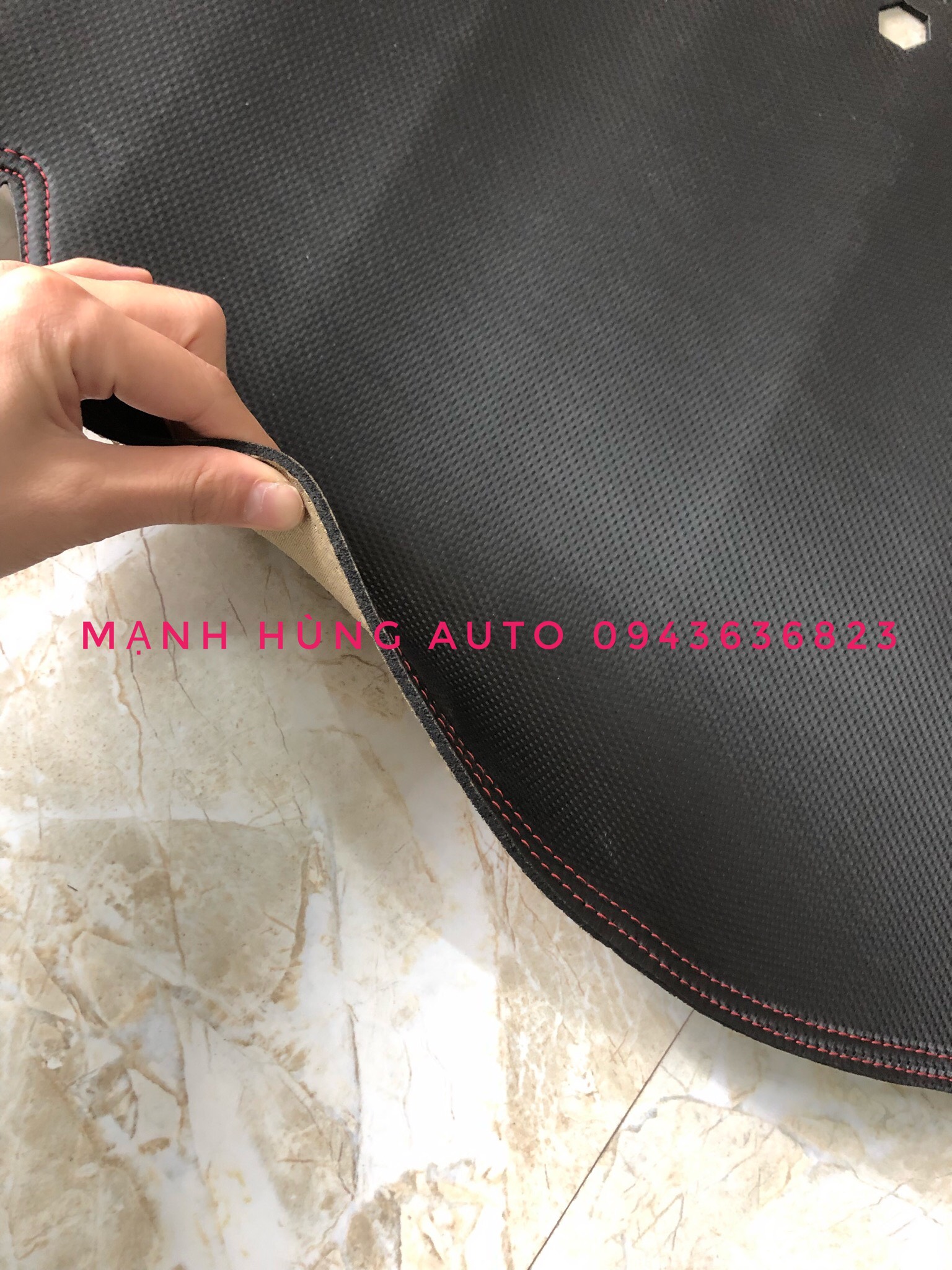 HCM-Thảm Phủ Taplo Da Kia Cerato Đời Vân Carbon 2019-2020-2021 Cao Cấp