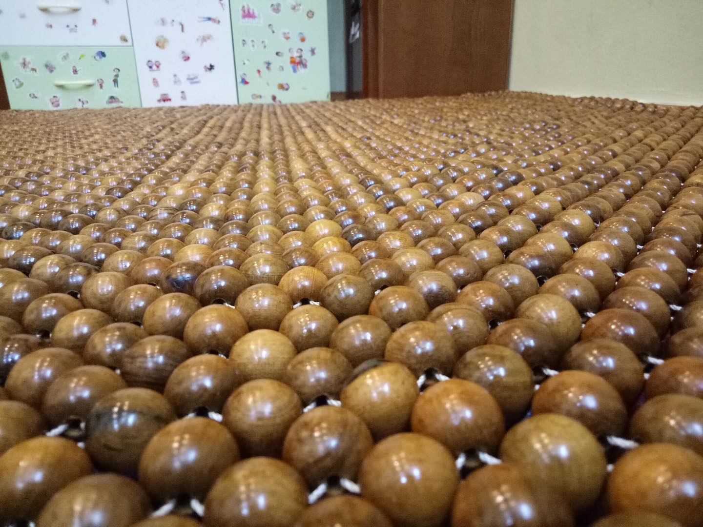 Đệm lót ghế ô tô hạt gỗ Bách Xanh 100% tự nhiên tựa lưng massage trên ô tô