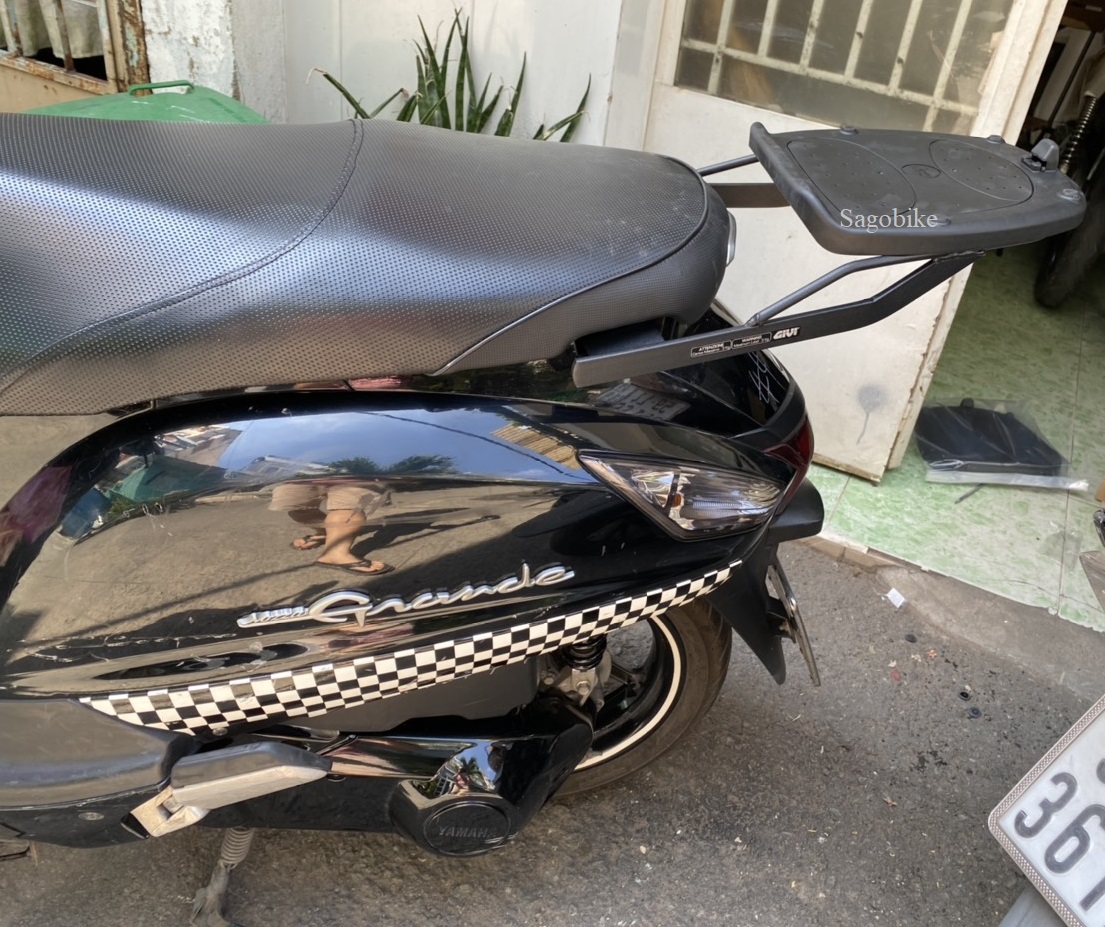 Thùng Givi B32NB và baga lắp cho xe Grande