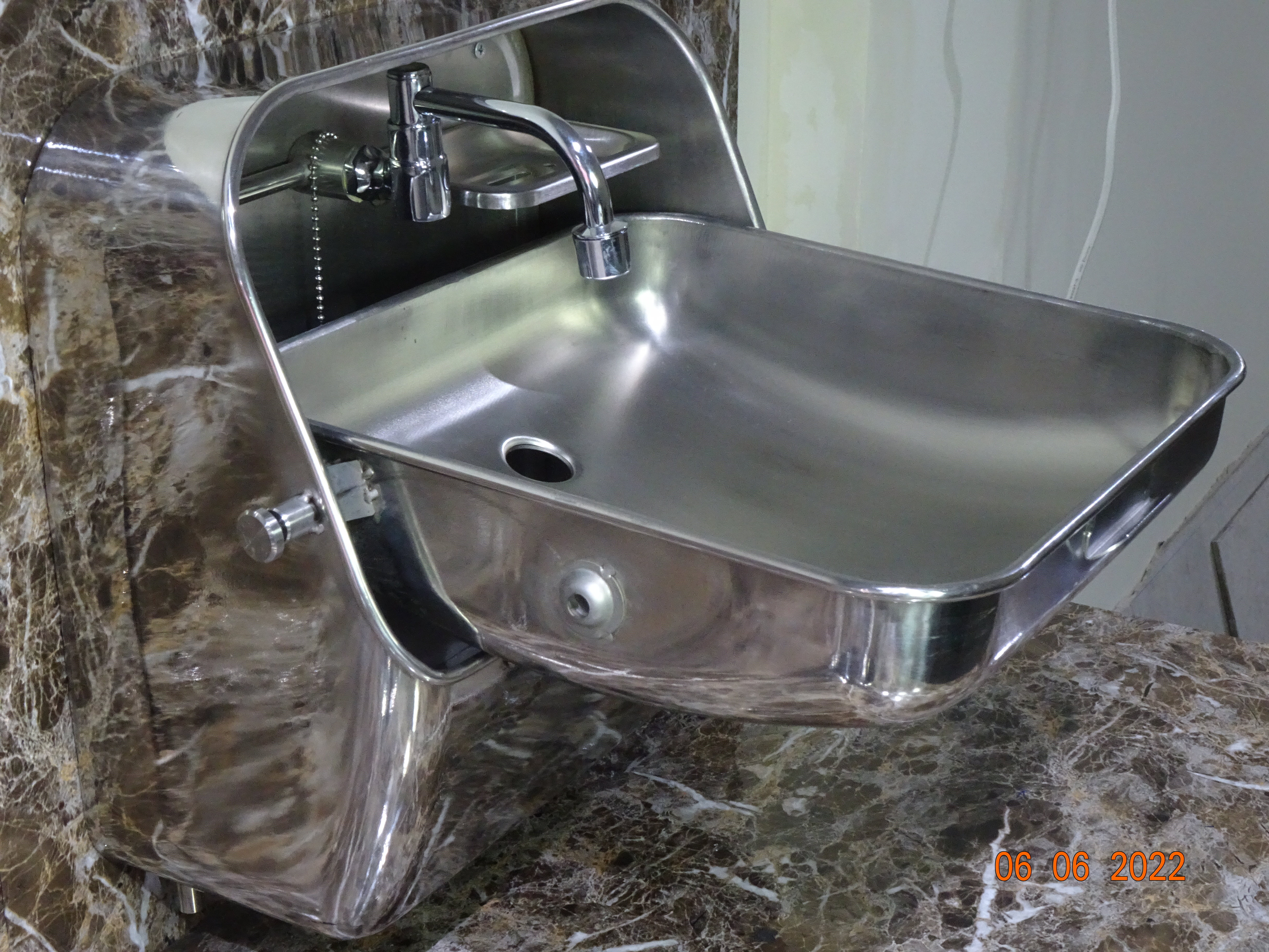 Lavabo gấp gọn