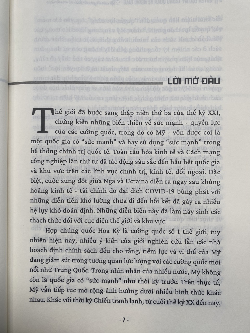 Quyền lực Mỹ trong quan hệ ngoại giao tiếp cận từ góc độ lịch sự và văn hóa (Sách chuyên khảo)