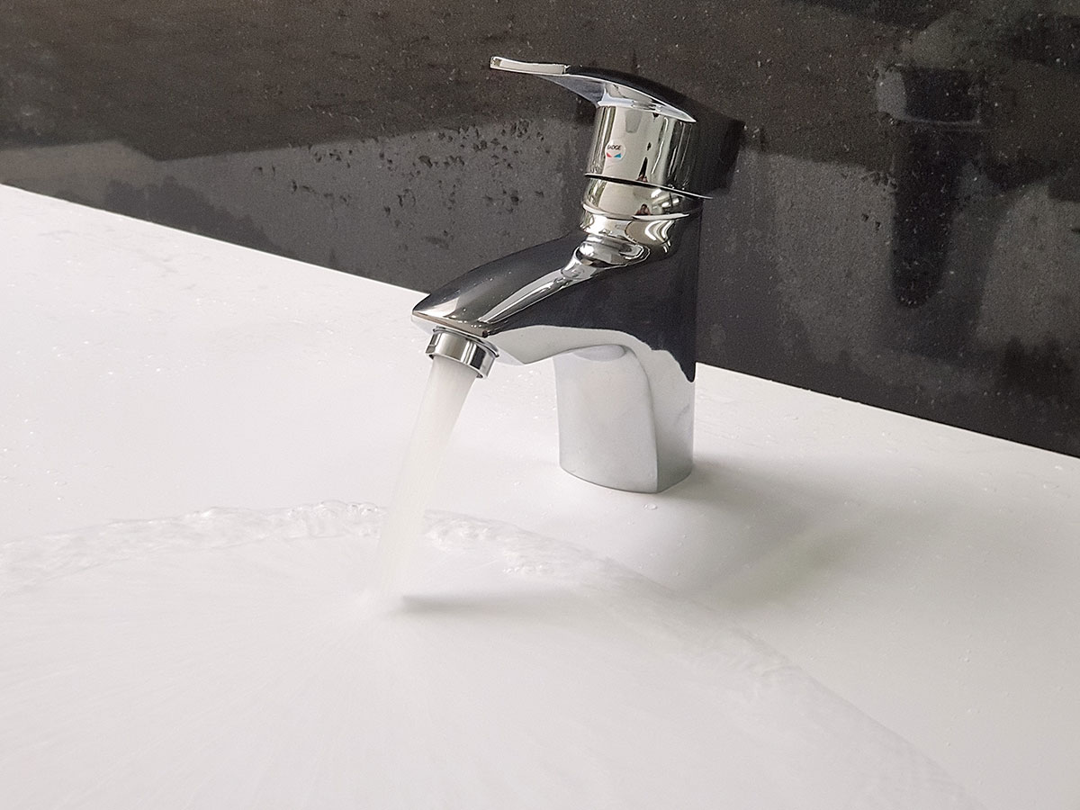 Vòi lavabo nóng lạnh Eurolife EL-4002 (Trắng bạc)