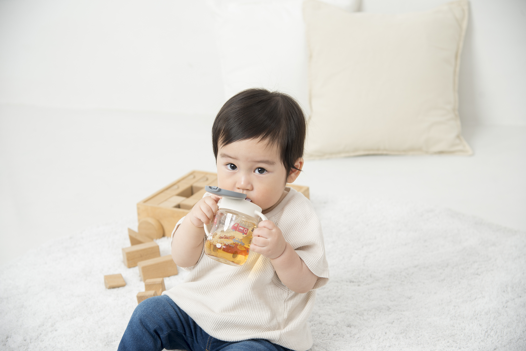 Bình ống hút TLI Richell Nhật Bản - bước 2 | Baby