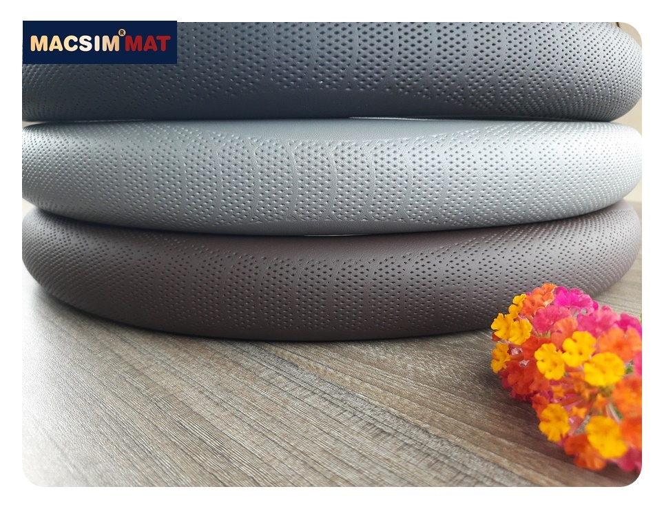 Bọc vô lăng cao cấp Macsim L202 màu đen chất liệu da thật - Khâu tay 100% size M
