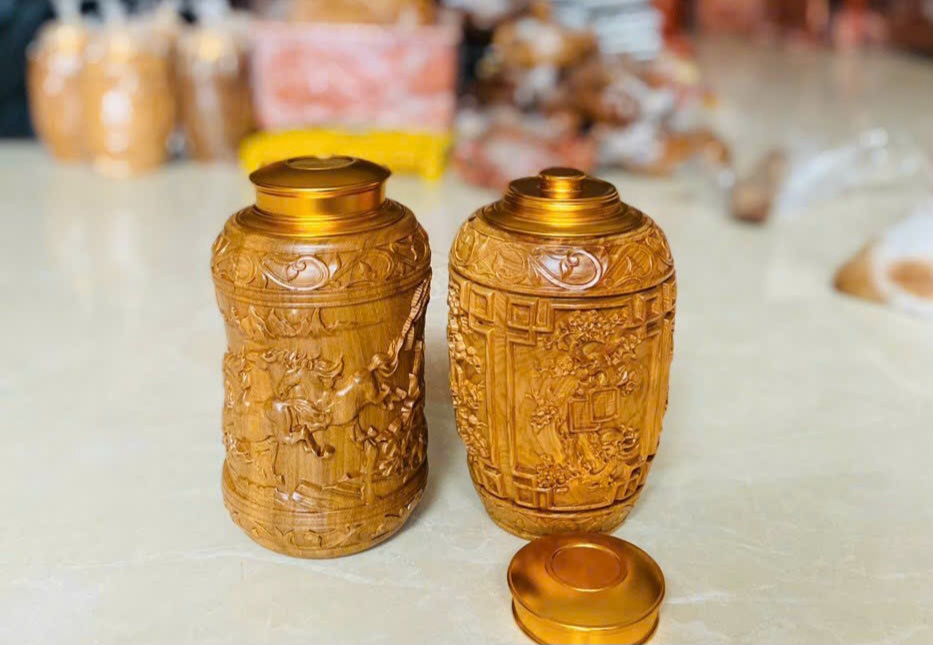 Hộp đựng trà ( chè ) khắc nhiều hoa văn khắc nhau bằng gỗ bách xanh kt 20×10cm