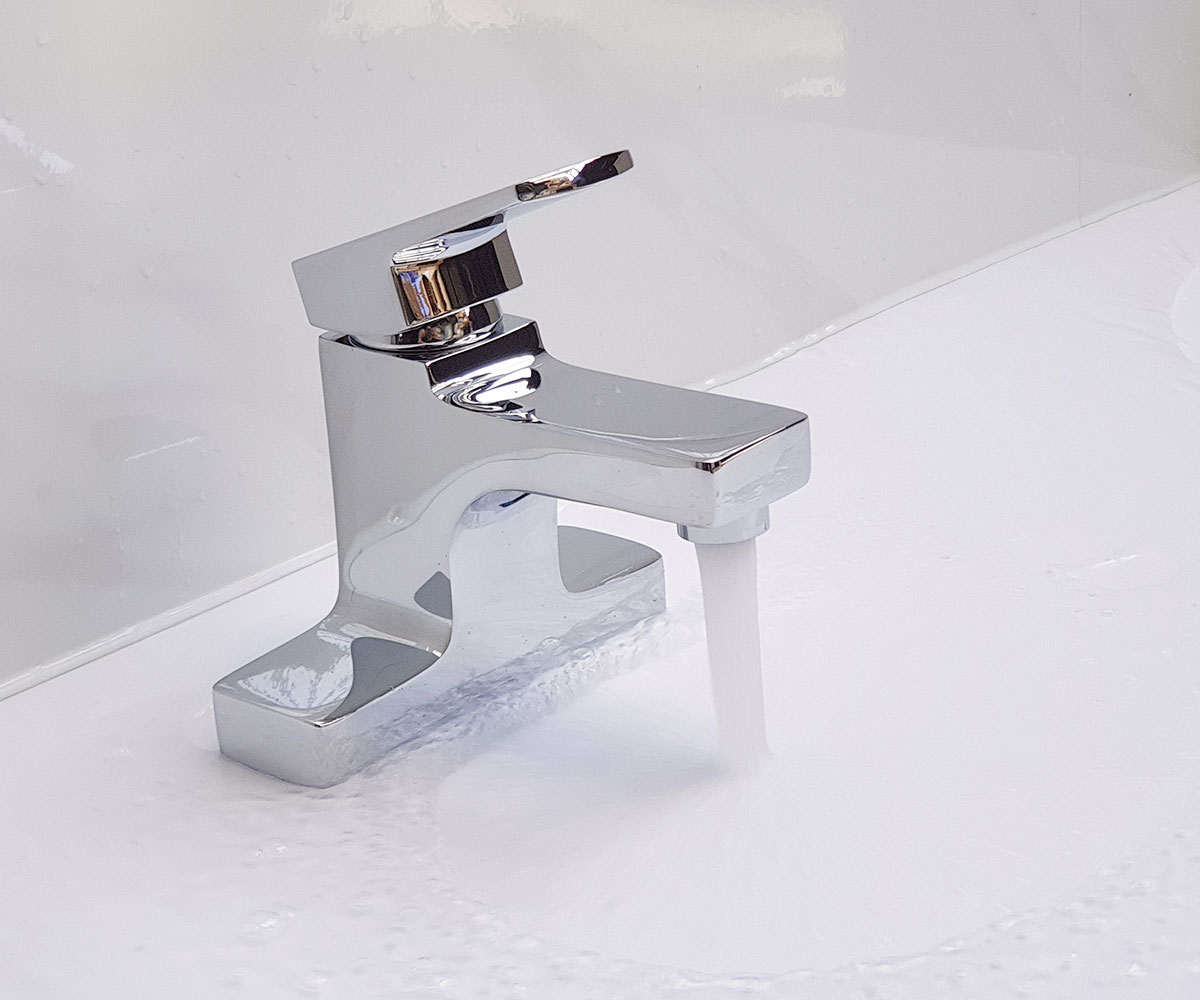 Vòi Lavabo nóng lạnh 2 chân Đồng mạ Chrome Eurolife EL-DAISY 03 (Trắng bạc)