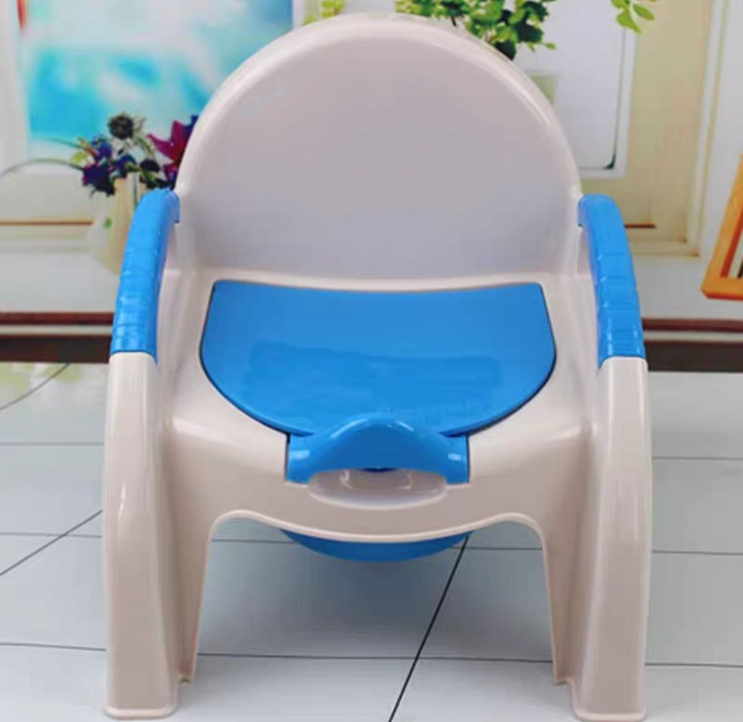 ✅ Bô ghế vệ sinh cho bé - Bô ghế Thiết kế: 4 chân vững chắc, tựa lưng chống gù, tay vịn chắc chắn, giúp bé ngồi vệ sinh đúng tư thế và thoải mái hơn