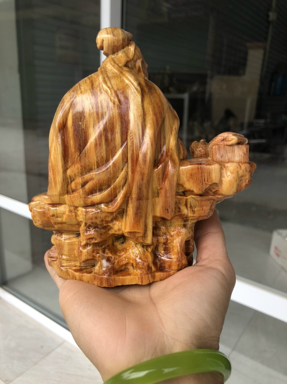 Tượng ông thần trà bằng gỗ huyết long mọng dầu kt 15×15×9cm