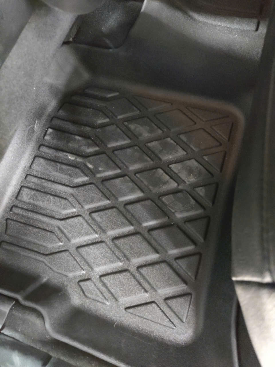 Thảm sàn sd Nissan Kick nhãn hiệu Macsim Nhãn hiệu Macsim chất liệu nhựa TPE cao cấp màu đen