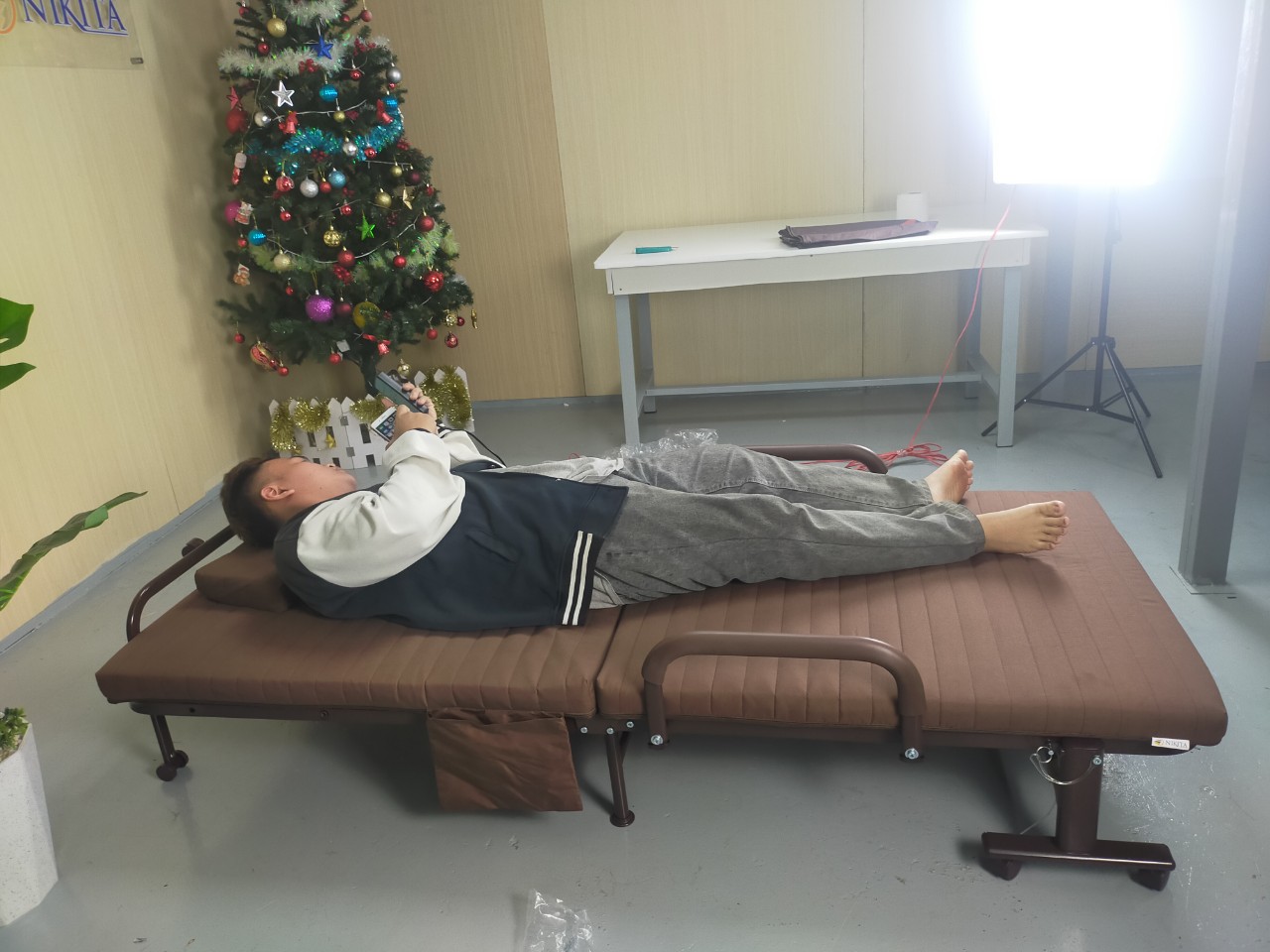 Giường gấp nâng đầu tự động 5 cấp độ hỗ trợ trào ngược dạ dày, khung thép chắc chắn, đệm dày êm, chính hãng Nikita