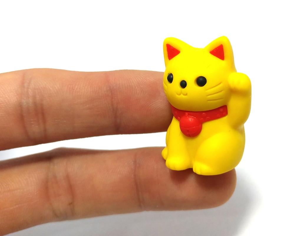 Gôm Tẩy Iwako Hình Mèo Vàng Dây Đỏ