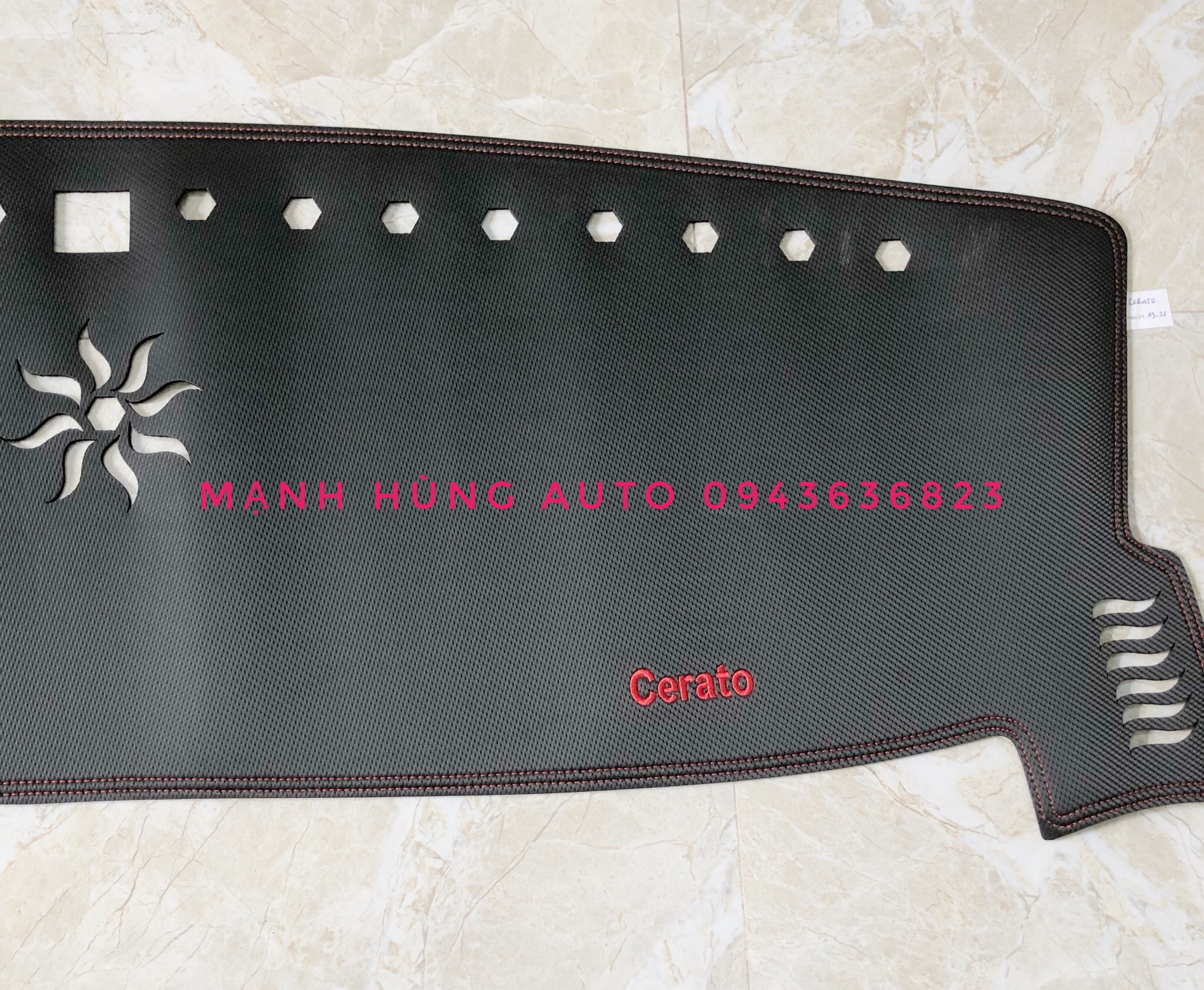HCM-Thảm Phủ Taplo Da Kia Cerato Đời Vân Carbon 2019-2020-2021 Cao Cấp