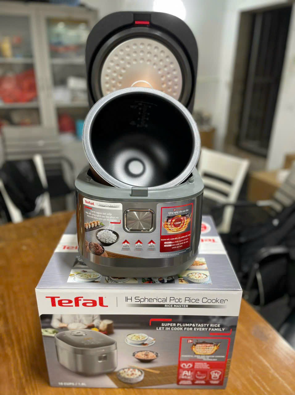 Nồi cơm điện cao tần Tefal RK818A68, Công suất 1200W, Dung tích 1,8 lít, Lòng nồi dạng niêu dày 2 mm với kết cấu là 6 lớp, Hàng chính hãng - Bảo hành 2 năm
