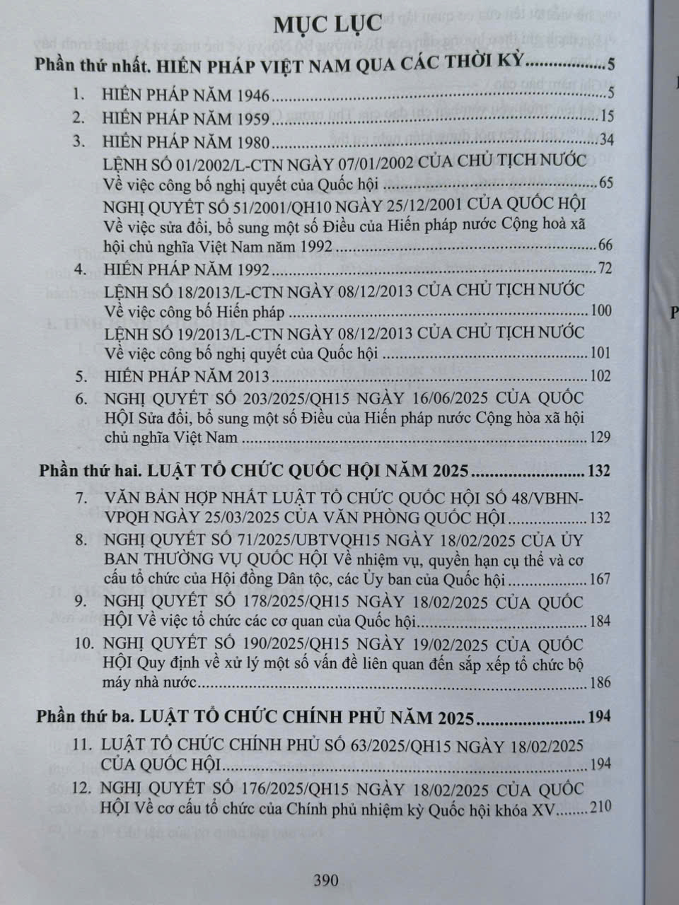 Sách Hiến Pháp Việt Nam Qua Các Thời Kỳ – Các Bản Hiến Pháp năm 1946, 1959, 1980, 1992, năm 2013 sửa đổi, bổ sung năm 2025 (V1600D)