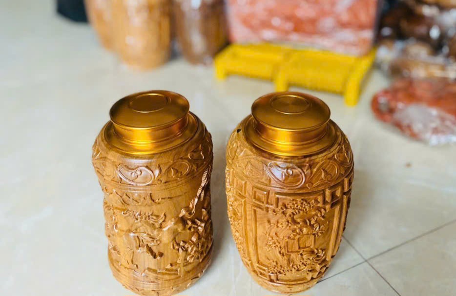 Hộp đựng trà ( chè ) khắc nhiều hoa văn khắc nhau bằng gỗ bách xanh kt 20×10cm