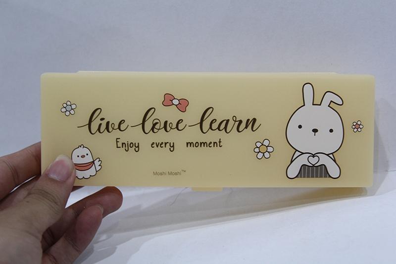 Hộp Bút Nhựa Moshi 354 - Mẫu 2 - Màu Vàng