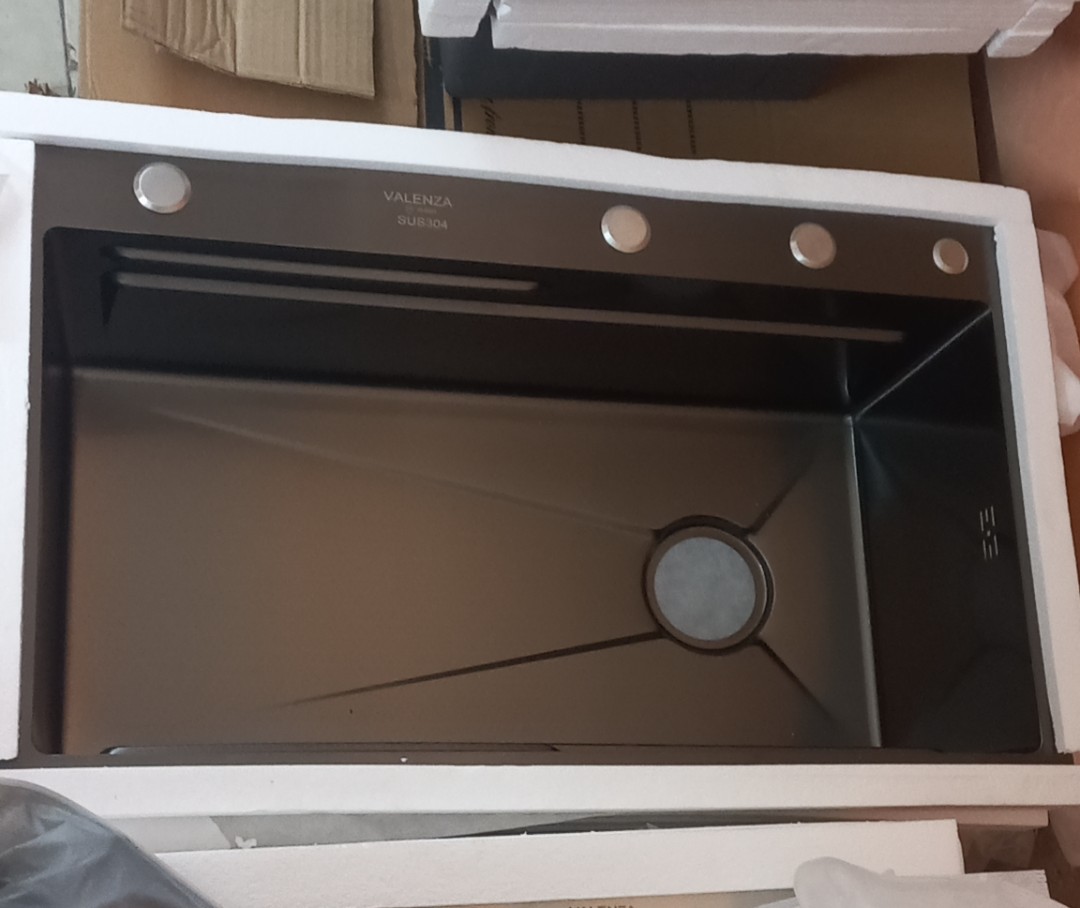 Chậu rửa bát 1 hố lớn inox 304 nano đen Valenza kháng khuẩn cao cấp kèm vòi rửa bát inox 304 nóng lạnh nano đen dáng Vuông, bộ xả to ngăn mùi, khay inox kín-TẶNG BÌNH ĐỰNG NƯỚC RỬA BÁT