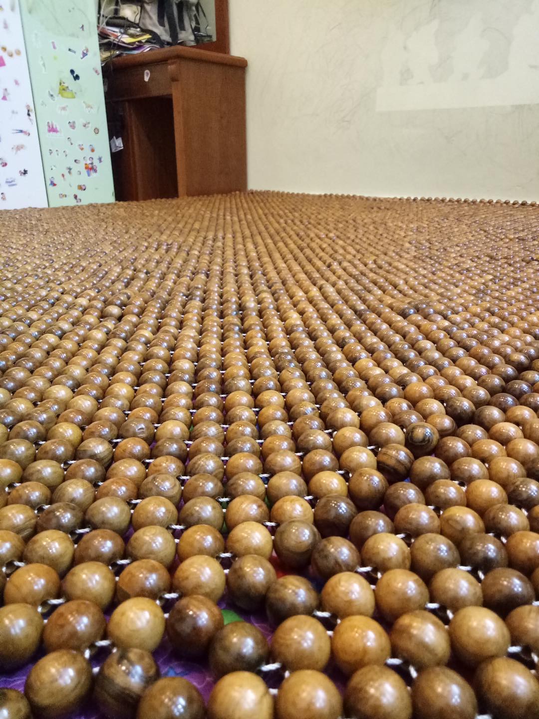 Đệm lót ghế ô tô hạt gỗ Bách Xanh 100% tự nhiên tựa lưng massage trên ô tô