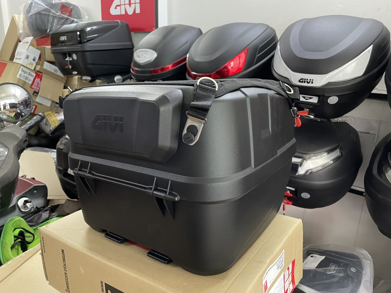 Thùng givi B33NTM-ADV, thùng givi 33 lit phiên bản đủ phụ kiện