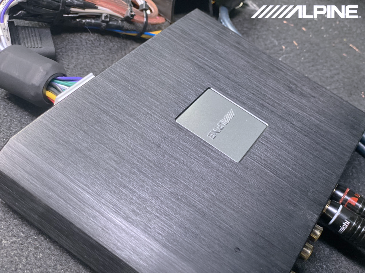 PXE-R500 Bộ xử lý DSP 6 kênh tích hợp Amply chính hãng Alpine
