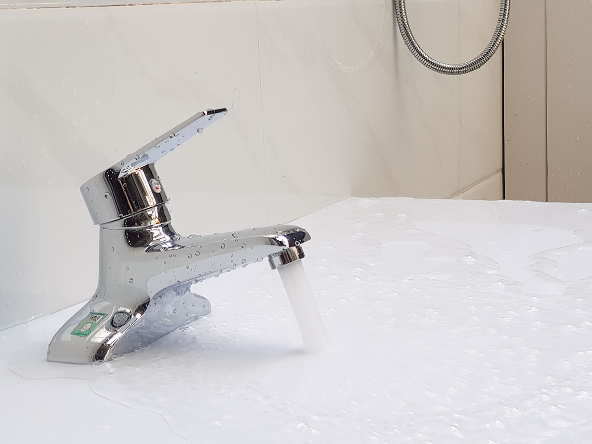 Vòi Lavabo nóng lạnh 2 chân Đồng mạ Chrome Eurolife EL-AZA03-1 (Trắng bạc)
