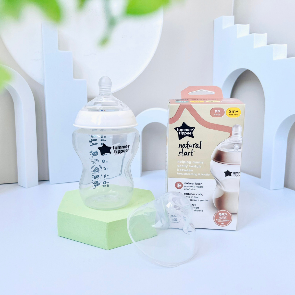 COMBO Ty Ngậm Silicon Siêu Nhẹ Tommee Tippee Ultra Light 6-18m & Bình Sữa Ty Siêu Mềm Tommee Tippee Natural Start 260ml