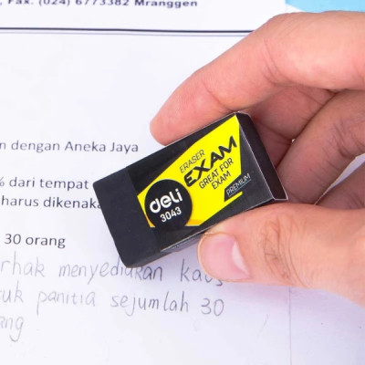 Gôm - Tẩy Đen Deli 3043