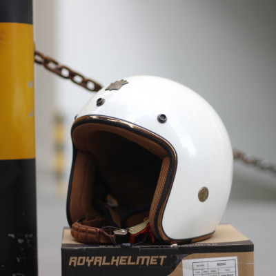 Nón bảo hiểm 3/4 ROYAL M20C trắng bóng