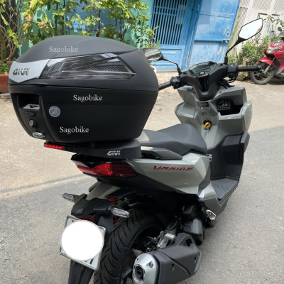 Thùng xe Vario 160, thùng givi B34NT kèm đế M7MN-S có đèn stop