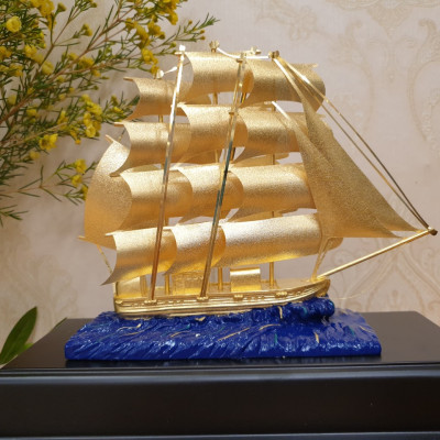 Mô hình thuyền dát vàng 24k MT Gold Art(29x17x34 cm) M01- Hàng chính hãng, quà tặng dành cho sếp, khách hàng, đối tác