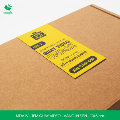 100 Tem chú ý quay video trước khi mở hàng, decal dán hộp - 10x5 cm - Vàng in đen - MDV1V
