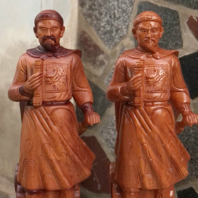 Tượng trần quốc tuấn ,trần hưng đạo vương bằng gỗ hương đá làm mầu giả cổ kt cao 80cm