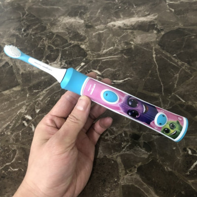 Bàn chải đánh răng điện trẻ em Philips HX6322/04-hàng chính hãng 