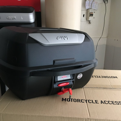 Thùng Givi E43NTL kèm đế đệm, ốc gắn, thùng Givi 43 lit gắn cho xe máy