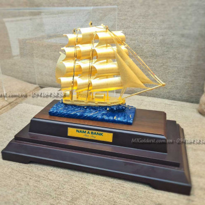 Mô hình thuyền dát vàng 24k MT Gold Art(29x17x34 cm) M01- Hàng chính hãng, quà tặng dành cho sếp, khách hàng, đối tác