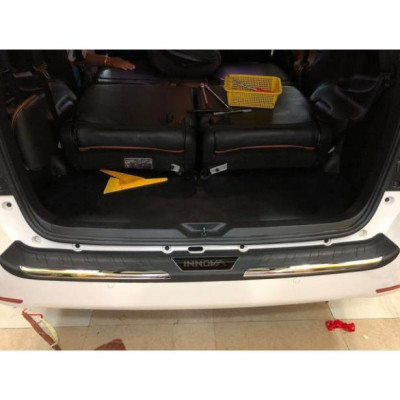 Chống Trầy Cốp Xe Dành Cho Innova 2018 2019 2020 Mẫu nhựa đen cao cấp
