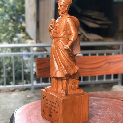 TƯỢNG TRẦN QUỐC TUẤN ,TRẦN HƯNG ĐẠO VƯƠNG BẰNG GỖ HƯƠNG ĐÁ KT 80×26×21CM