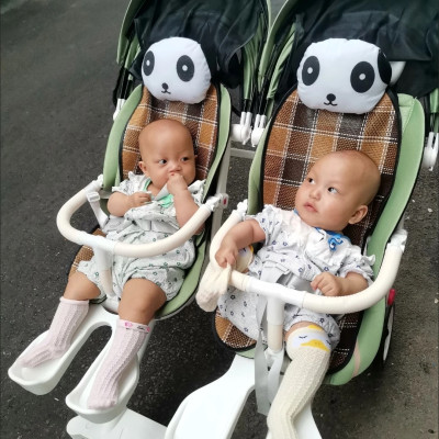 Xe đôi đẩy em bé đôi nhẹ có thể ngồi và nằm- gấp gọn khi đi du lịch ( sẵn hàng)