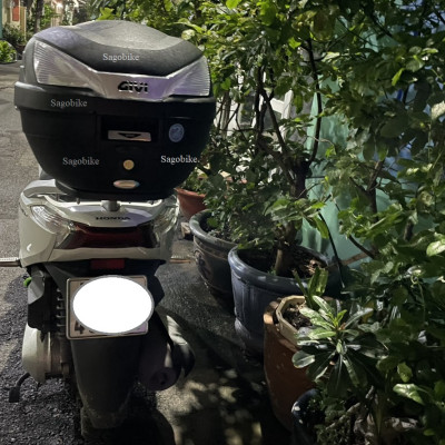 Thùng xe Lead, thùng givi B27NT kèm đế và kit gắn cho xe Lead