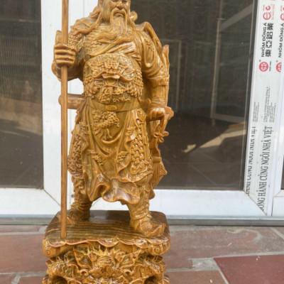 Tượng điêu khắc quan công cầm đao trấn ải bằng gỗ huyết long mọng dầu cực đẹp kt cao 50×18×15cm