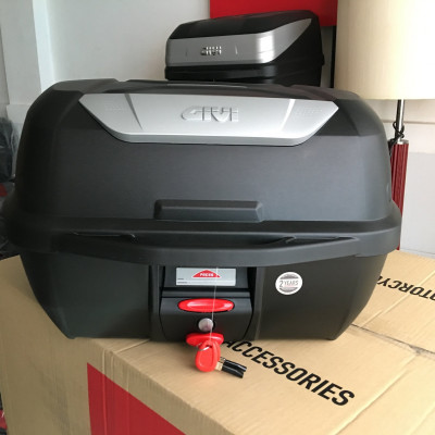 Thùng Givi E43NTL kèm đế đệm, ốc gắn, thùng Givi 43 lit gắn cho xe máy