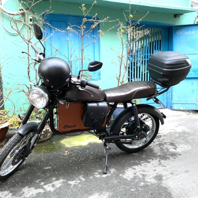 Thùng Givi B27NT gắn cho xe máy điện Datbike Weaver 200, bộ thùng bao gồm baga gắn cho Datbike