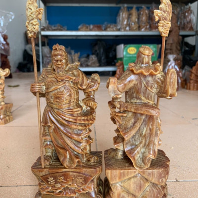 Tượng quan công cầm đao trấn ải bằng gỗ huyết long đẹp long lanh kt cao 20cm