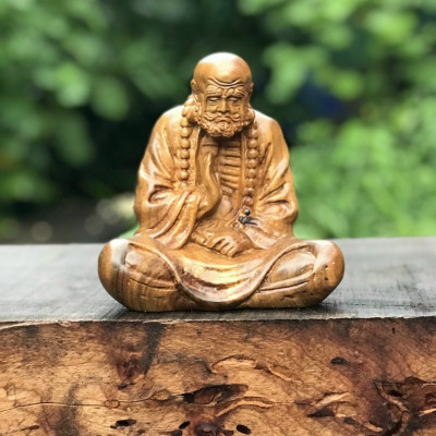 Tượng đạt ma sư tổ ngồi thiền bằng gỗ bách xanh thơm nức kt cao 15 