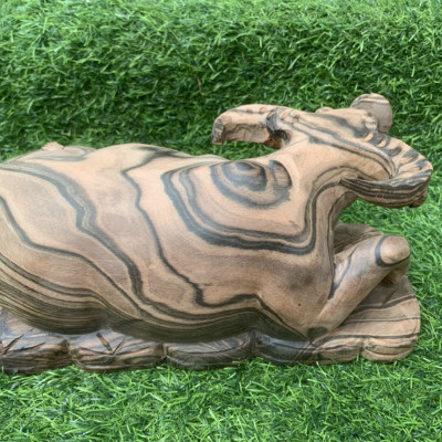 Tượng con trâu tài lộc , bằng gỗ mun kt 30×12,5×12,5cm