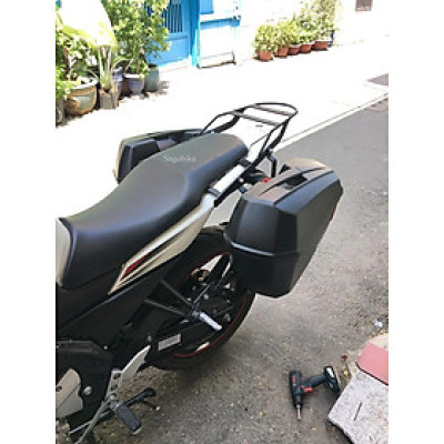 Thùng hông Givi E22NS_OR và baga hông SBLFZ150i, baga sau gắn cho xe FZ 150i