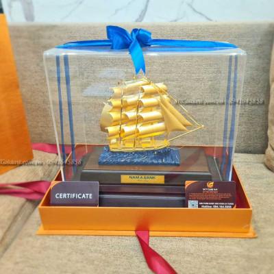 Mô hình thuyền dát vàng 24k MT Gold Art(29x17x34 cm) M01- Hàng chính hãng, quà tặng dành cho sếp, khách hàng, đối tác